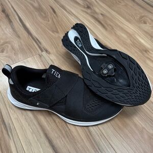 Tiem Slipstream Womens Indoor Cycling Shoes Size 7 Black & White With SPD Clip